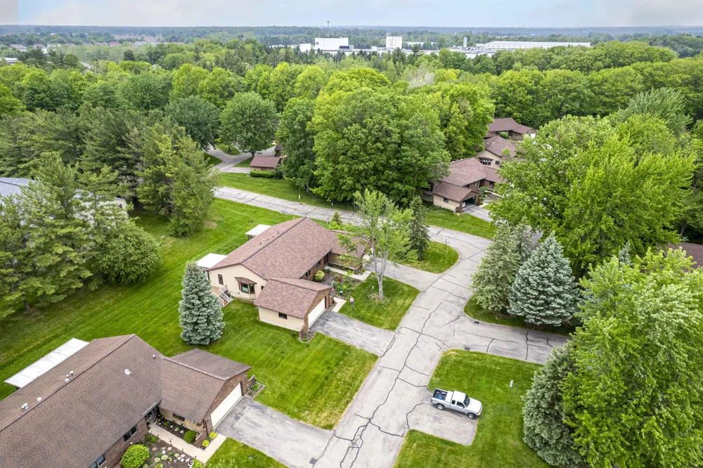 11279 Whispering Creek Drive Allendale Charter Township, MI 49401