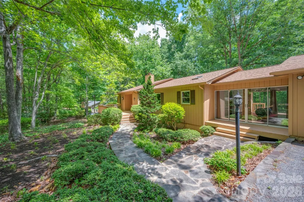 66 Oakwood Lane Columbus, NC 28722