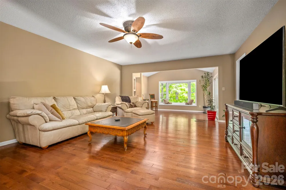 66 Oakwood Lane Columbus, NC 28722