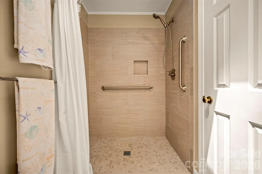 66 Oakwood Lane Columbus, NC 28722