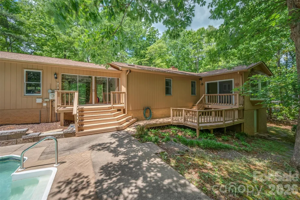 66 Oakwood Lane Columbus, NC 28722