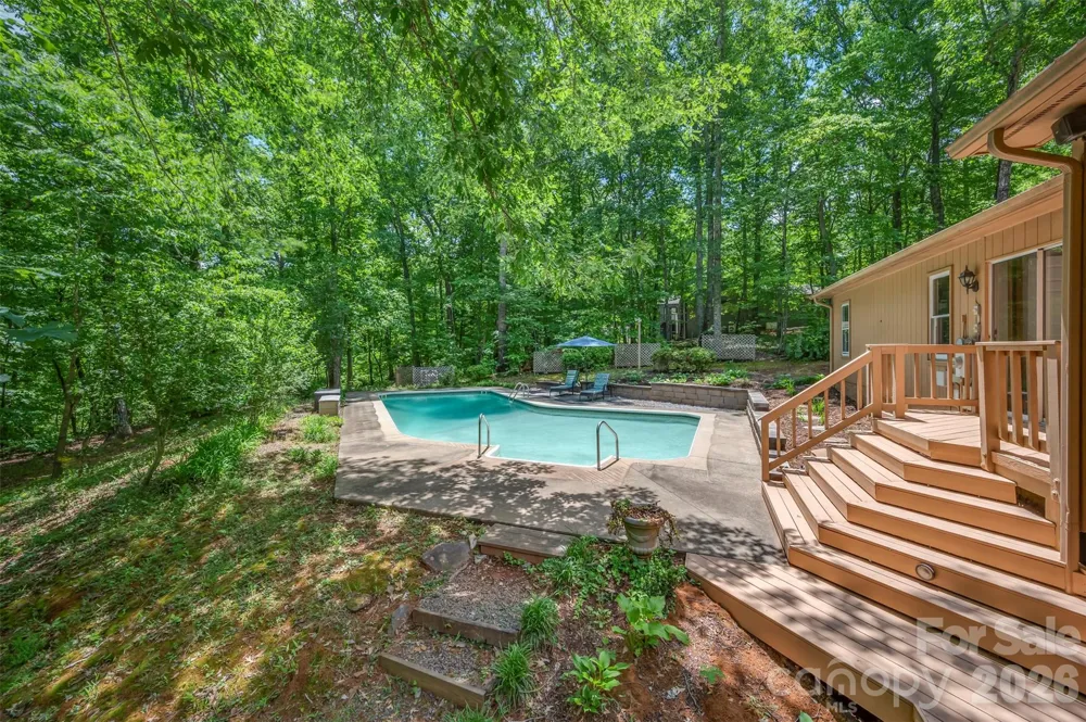 66 Oakwood Lane Columbus, NC 28722