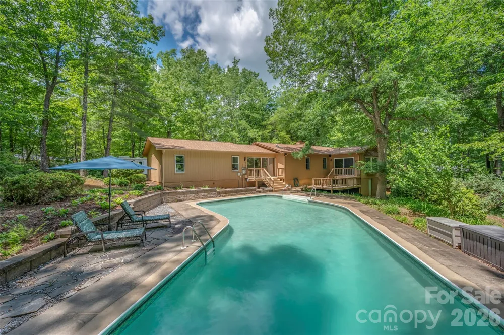 66 Oakwood Lane Columbus, NC 28722