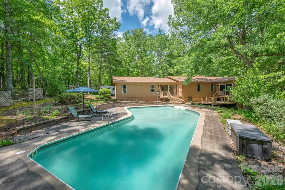 66 Oakwood Lane Columbus, NC 28722