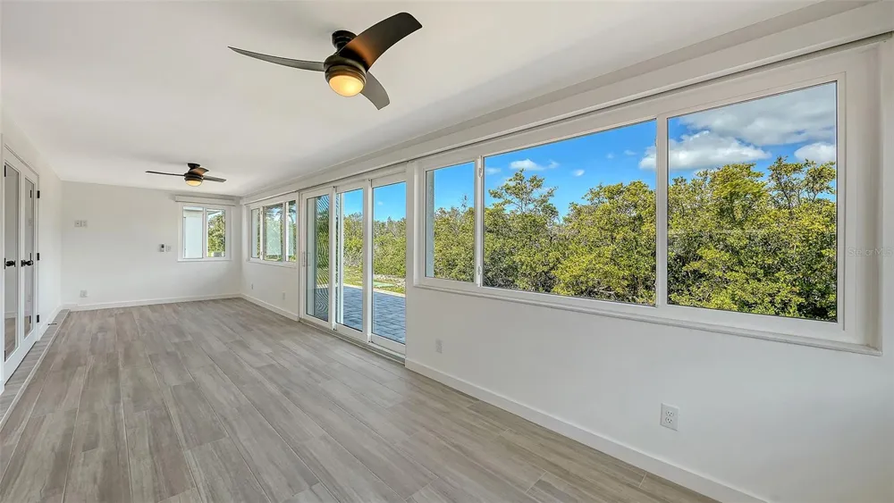 909 SPANISH DRIVE Longboat Key, FL 34228