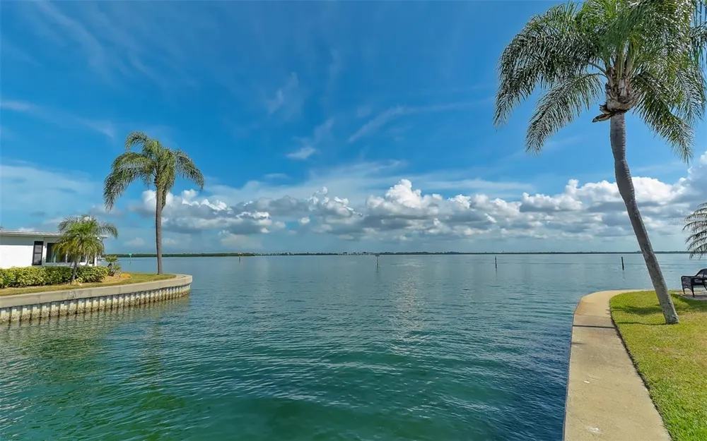 909 SPANISH DRIVE Longboat Key, FL 34228