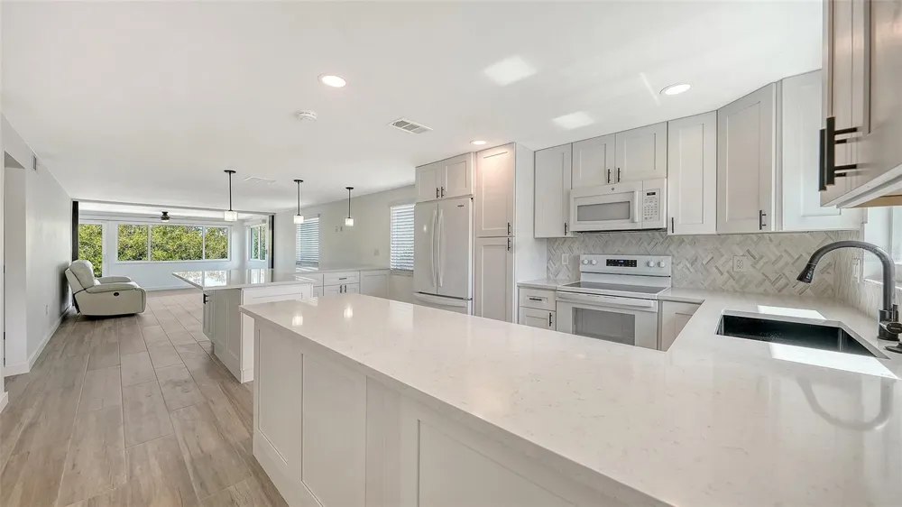 909 SPANISH DRIVE Longboat Key, FL 34228