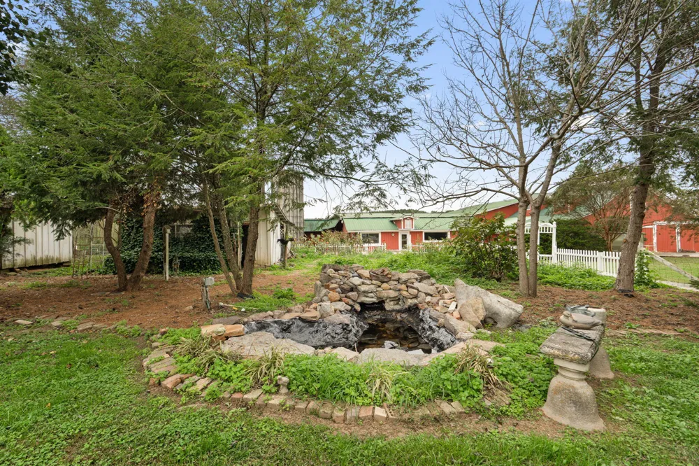 852 County Road 422 Englewood, TN 37329