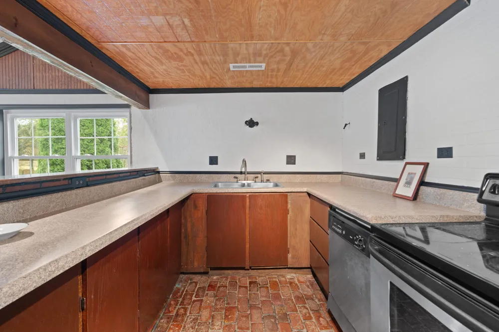 852 County Road 422 Englewood, TN 37329