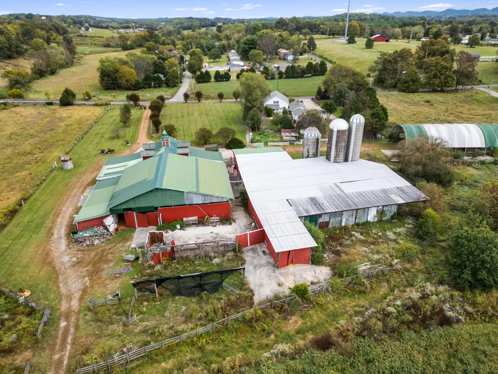 852 County Road 422 Englewood, TN 37329
