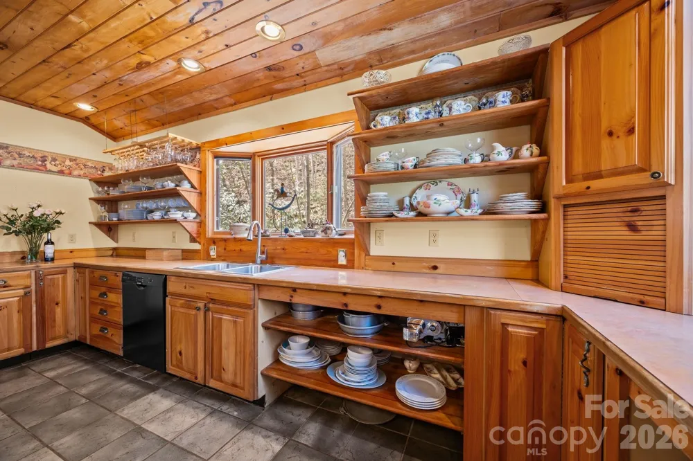63 Chestnut Forest Road Fairview, NC 28730