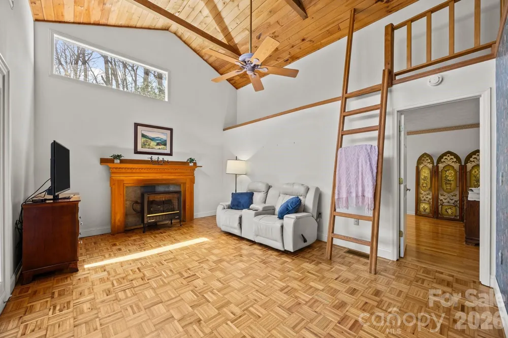 63 Chestnut Forest Road Fairview, NC 28730