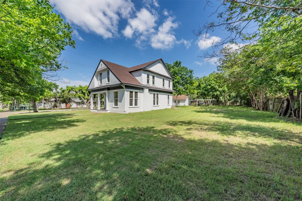 2700 Grim Avenue Waco, TX 76707