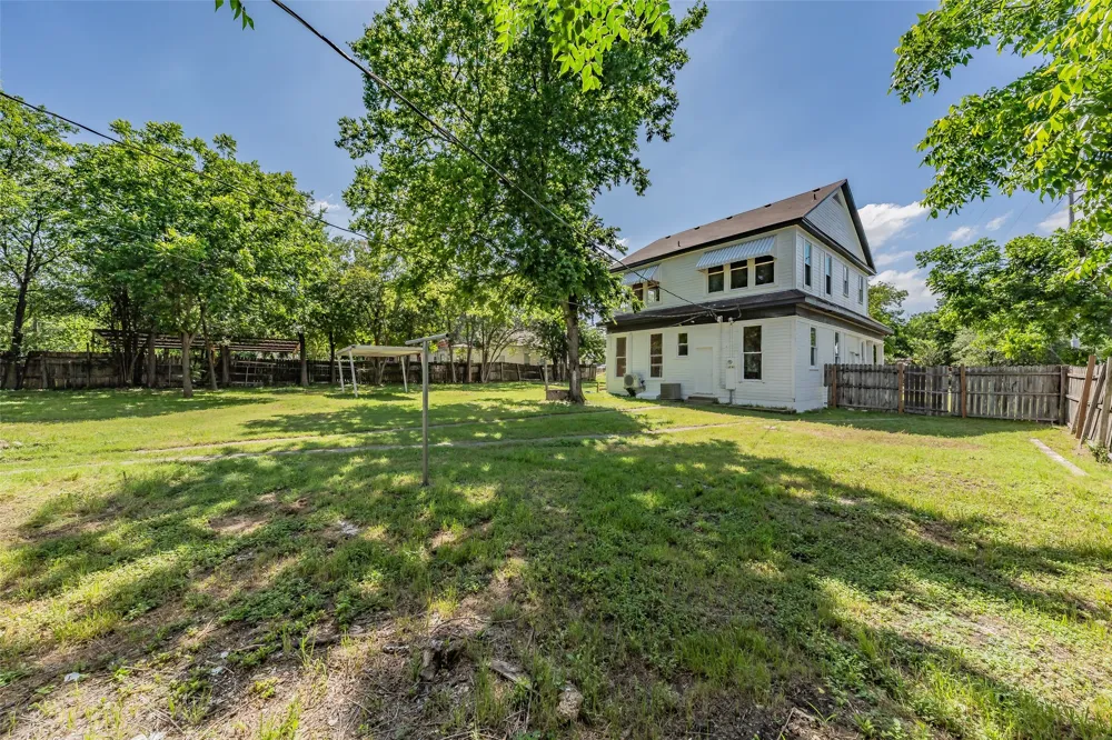 2700 Grim Avenue Waco, TX 76707
