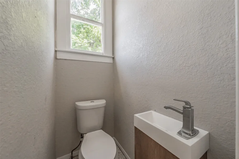 2700 Grim Avenue Waco, TX 76707