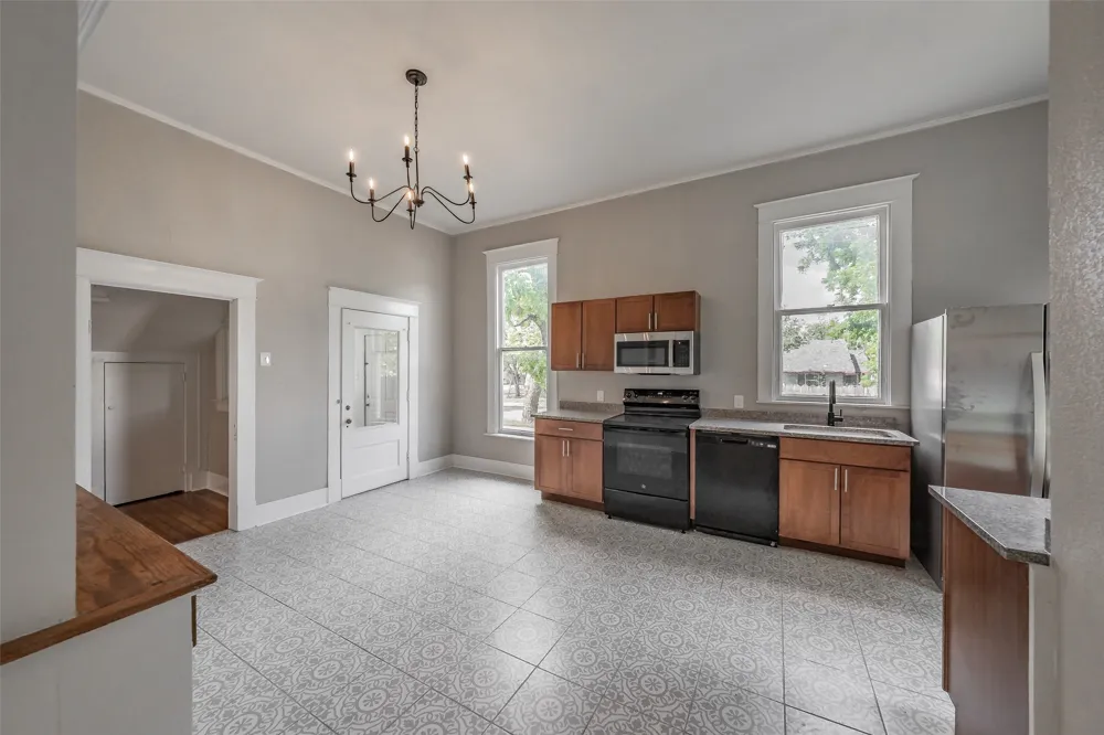 2700 Grim Avenue Waco, TX 76707