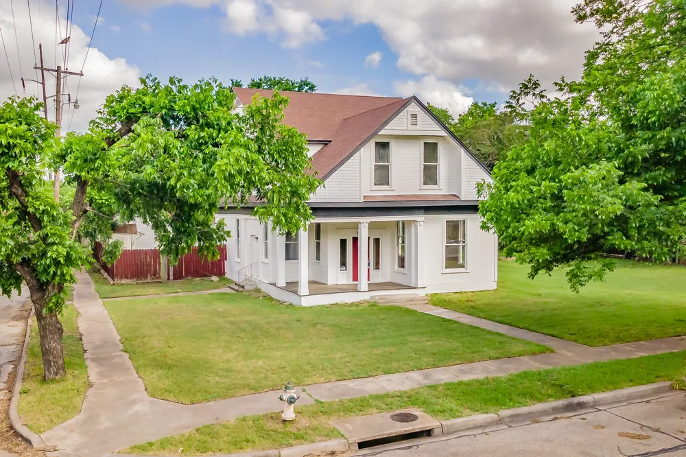 2700 Grim Avenue Waco, TX 76707