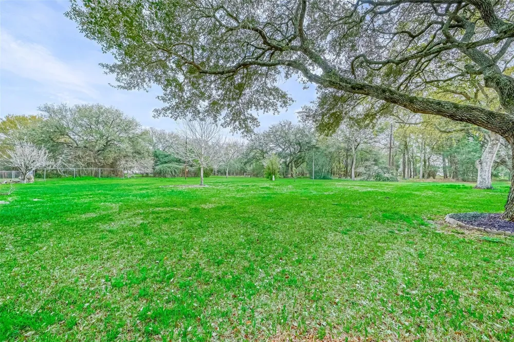 1826 County Road 469 El Campo, TX 77437