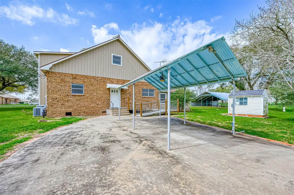 1826 County Road 469 El Campo, TX 77437