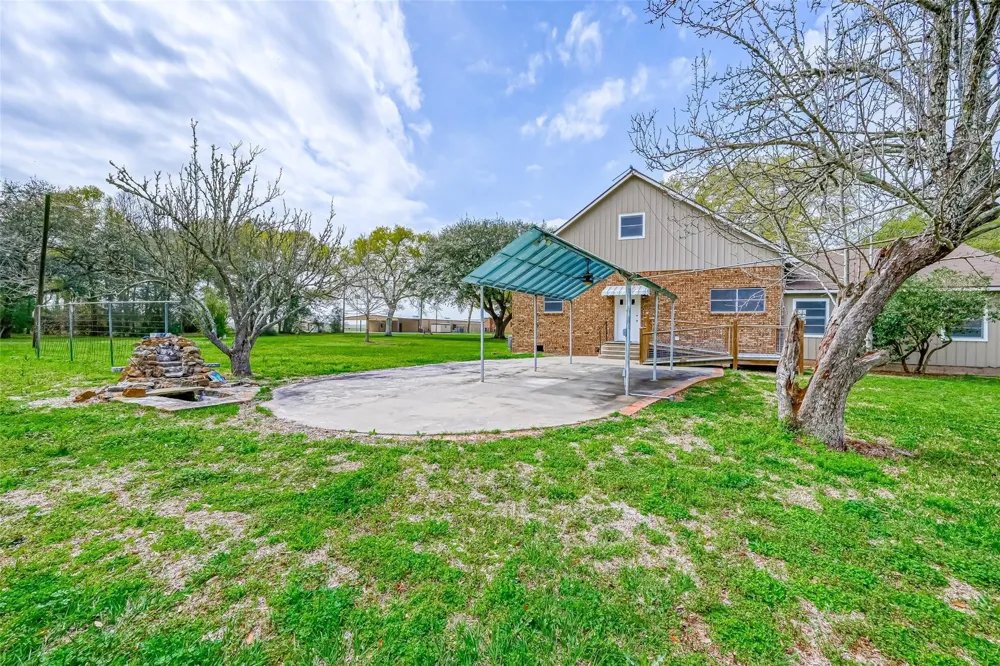 1826 County Road 469 El Campo, TX 77437