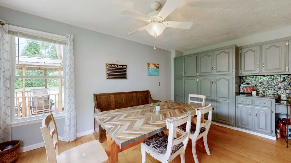 4648 31 Hwy W Cottontown, TN 37048