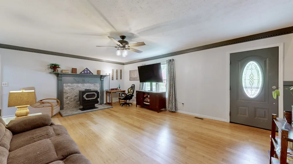 4648 31 Hwy W Cottontown, TN 37048