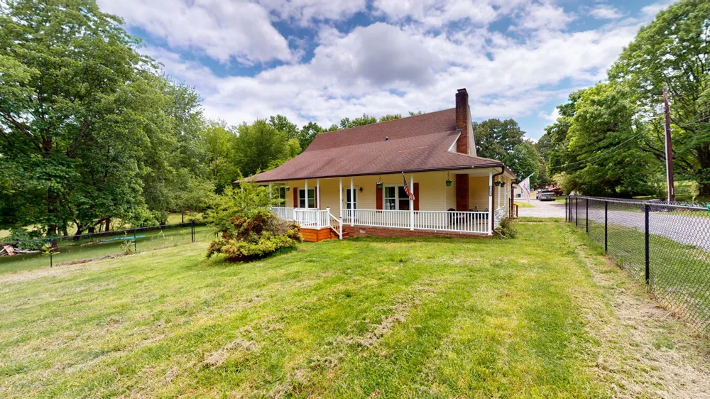 4648 31 Hwy W Cottontown, TN 37048