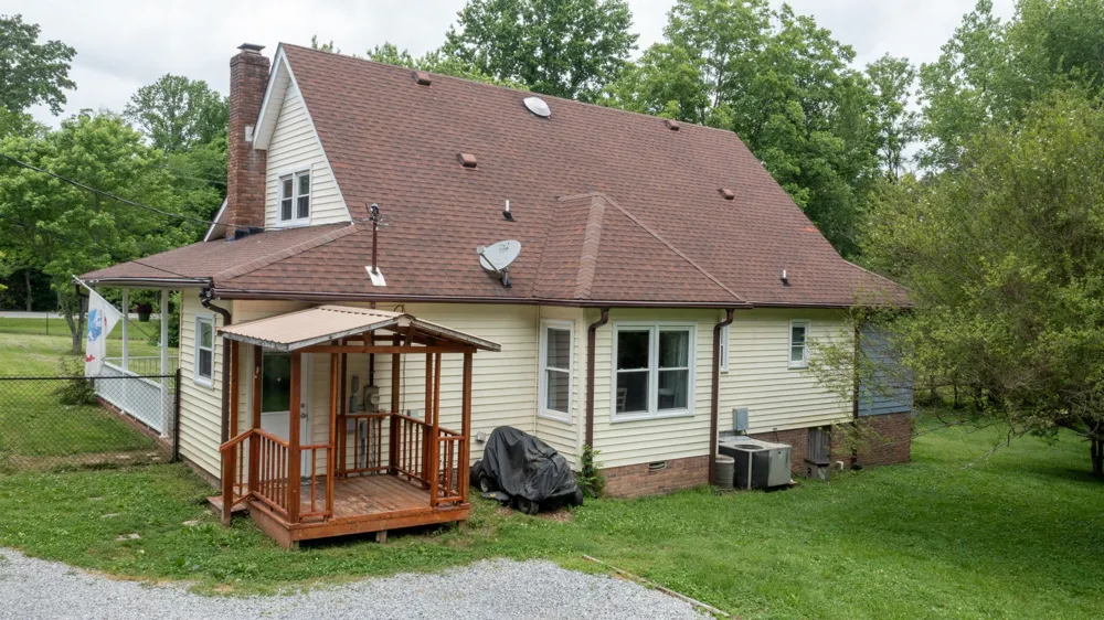 4648 31 Hwy W Cottontown, TN 37048