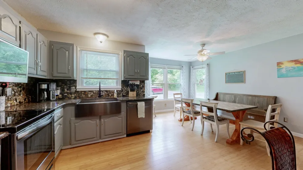 4648 31 Hwy W Cottontown, TN 37048