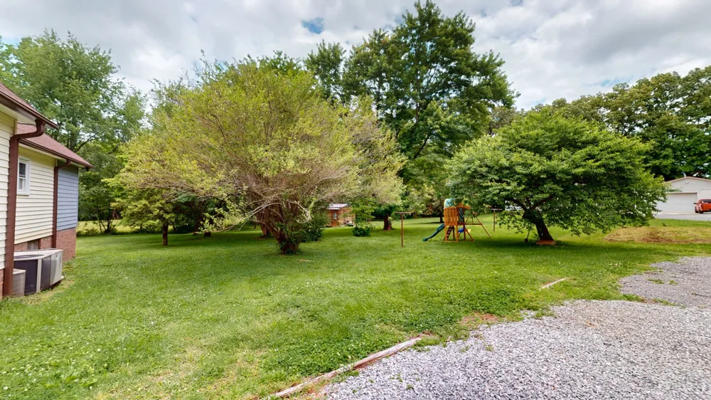 4648 31 Hwy W Cottontown, TN 37048