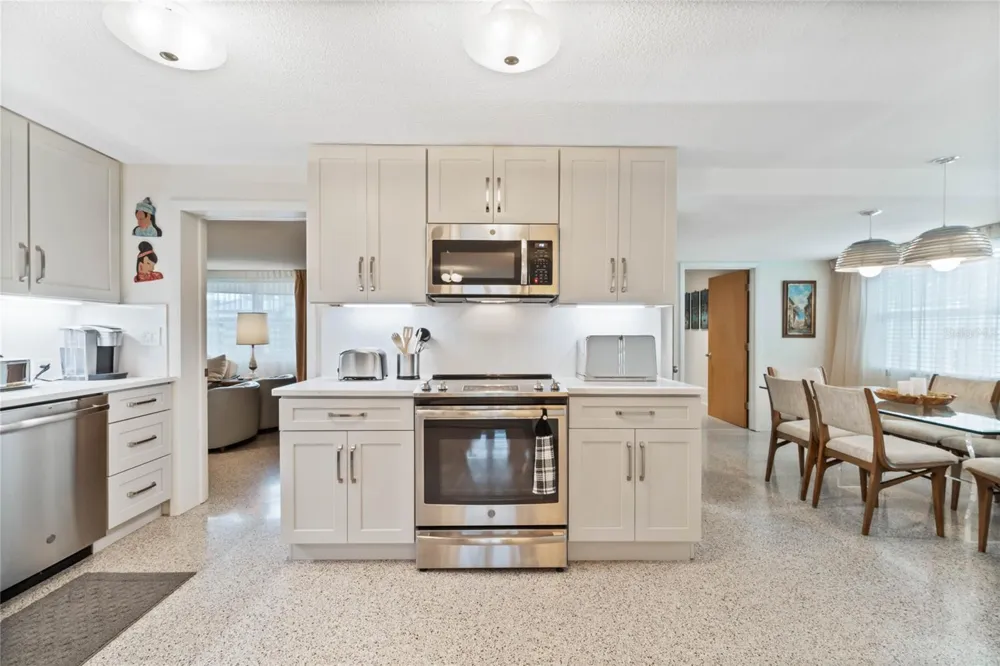 809 E 15TH AVENUE New Smyrna Beach, FL 32169