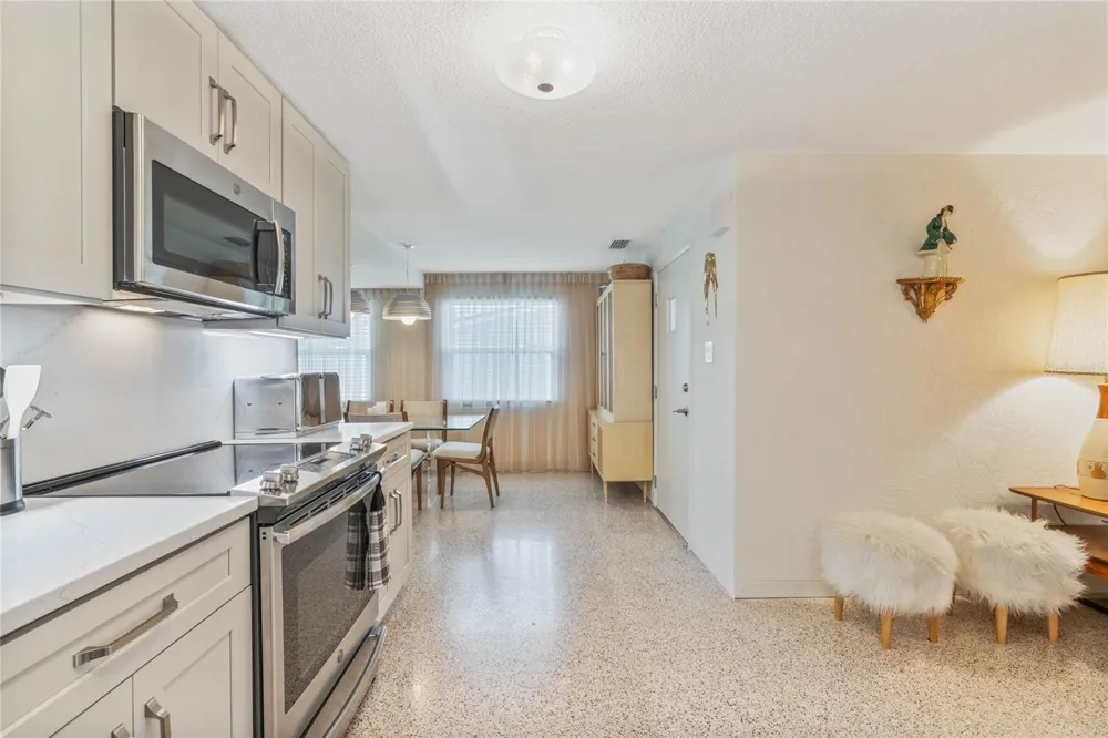 809 E 15TH AVENUE New Smyrna Beach, FL 32169