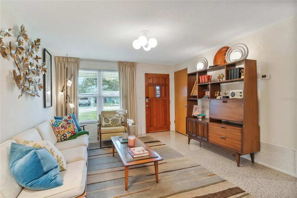 809 E 15TH AVENUE New Smyrna Beach, FL 32169