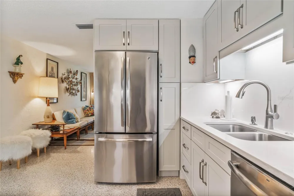 809 E 15TH AVENUE New Smyrna Beach, FL 32169