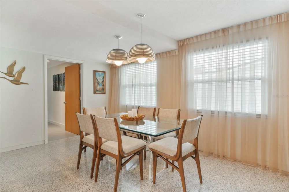 809 E 15TH AVENUE New Smyrna Beach, FL 32169