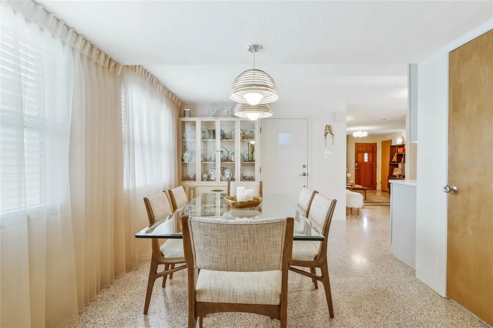 809 E 15TH AVENUE New Smyrna Beach, FL 32169