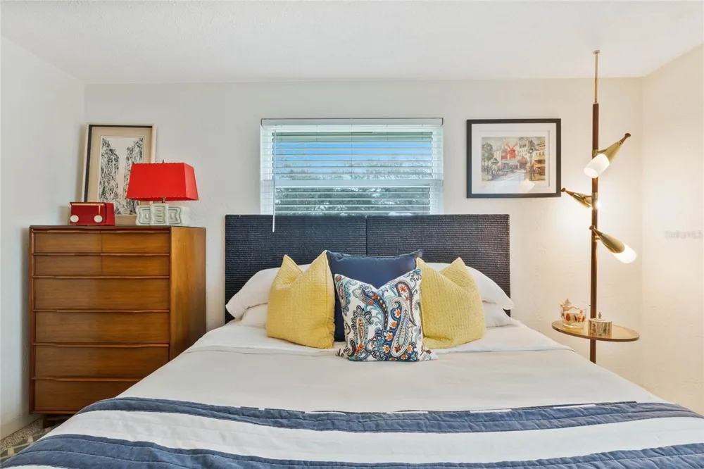 809 E 15TH AVENUE New Smyrna Beach, FL 32169