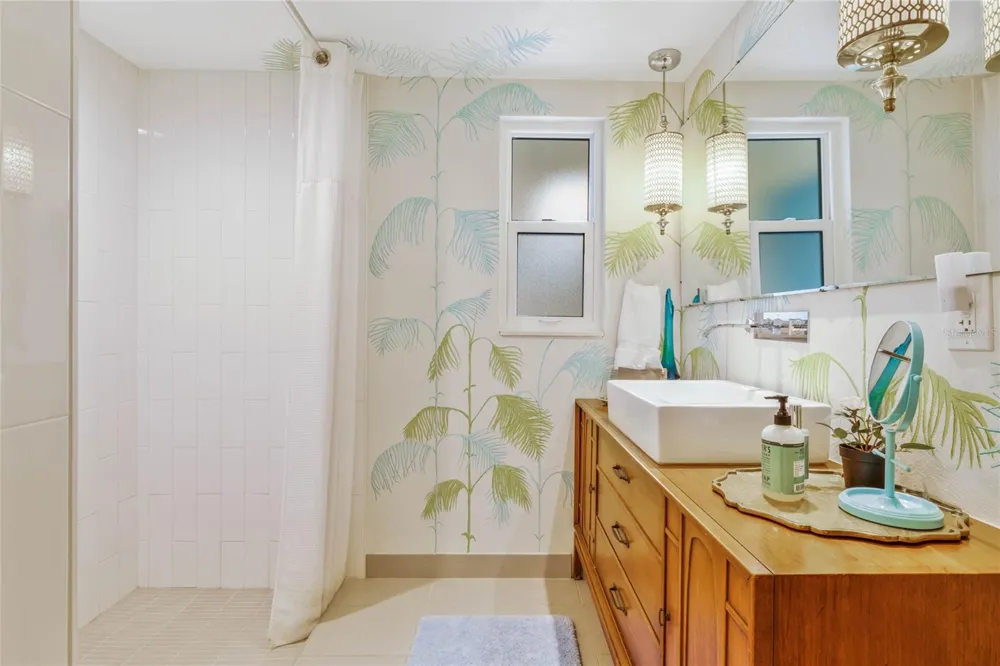 809 E 15TH AVENUE New Smyrna Beach, FL 32169