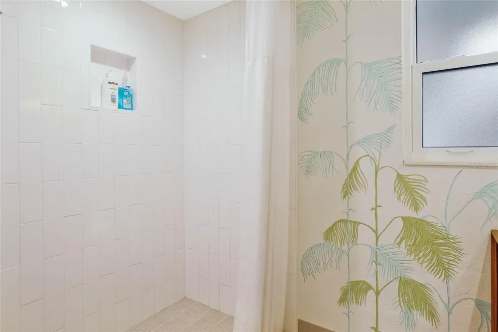 809 E 15TH AVENUE New Smyrna Beach, FL 32169