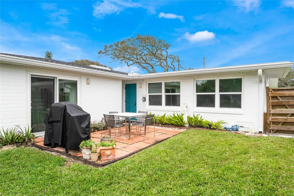 809 E 15TH AVENUE New Smyrna Beach, FL 32169