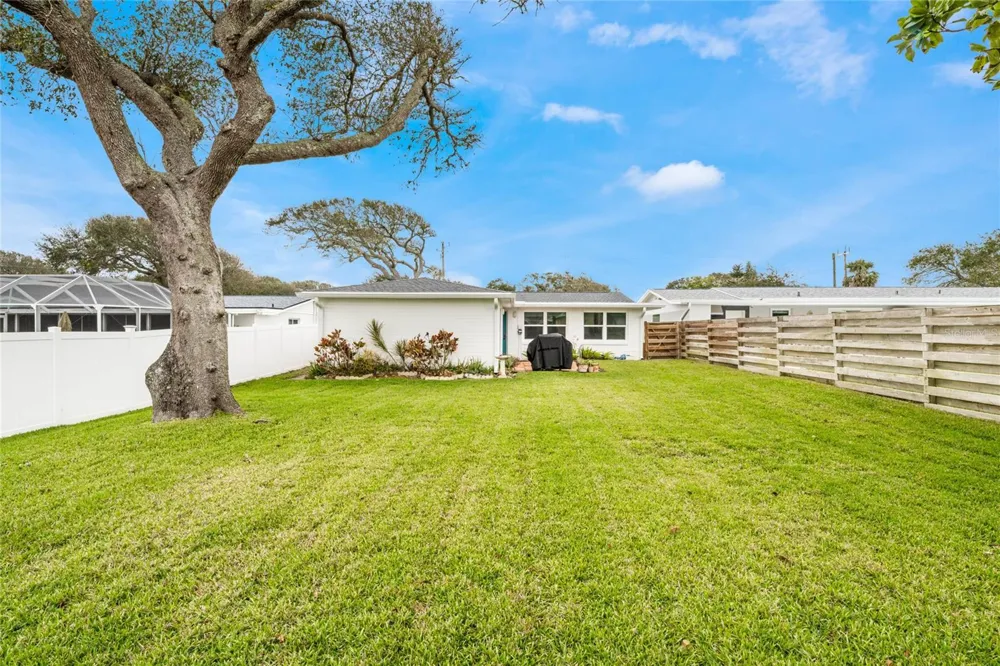 809 E 15TH AVENUE New Smyrna Beach, FL 32169