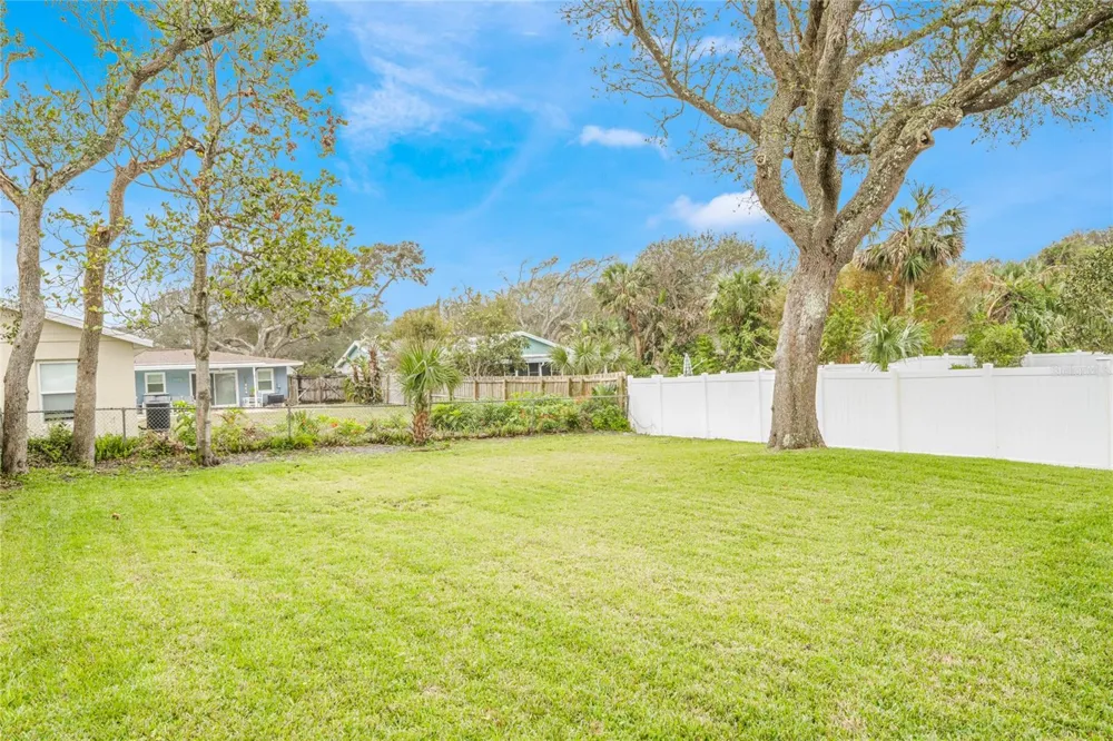 809 E 15TH AVENUE New Smyrna Beach, FL 32169