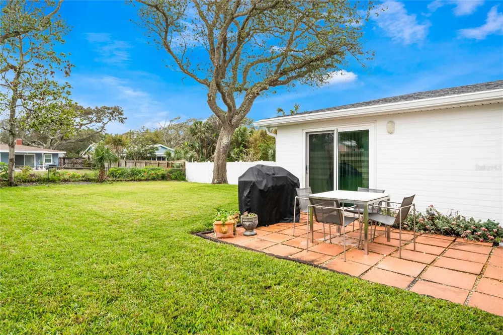 809 E 15TH AVENUE New Smyrna Beach, FL 32169