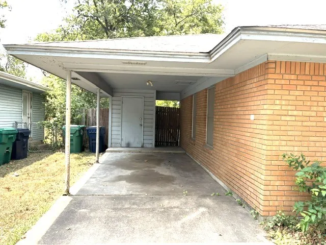 1011 Crescent Street Denton, TX 76201