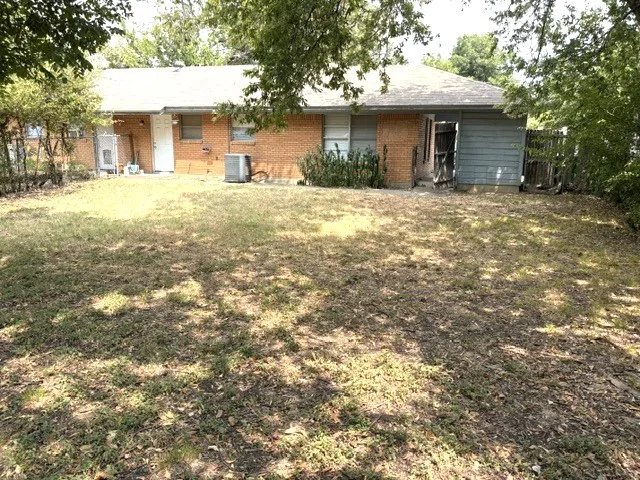 1011 Crescent Street Denton, TX 76201