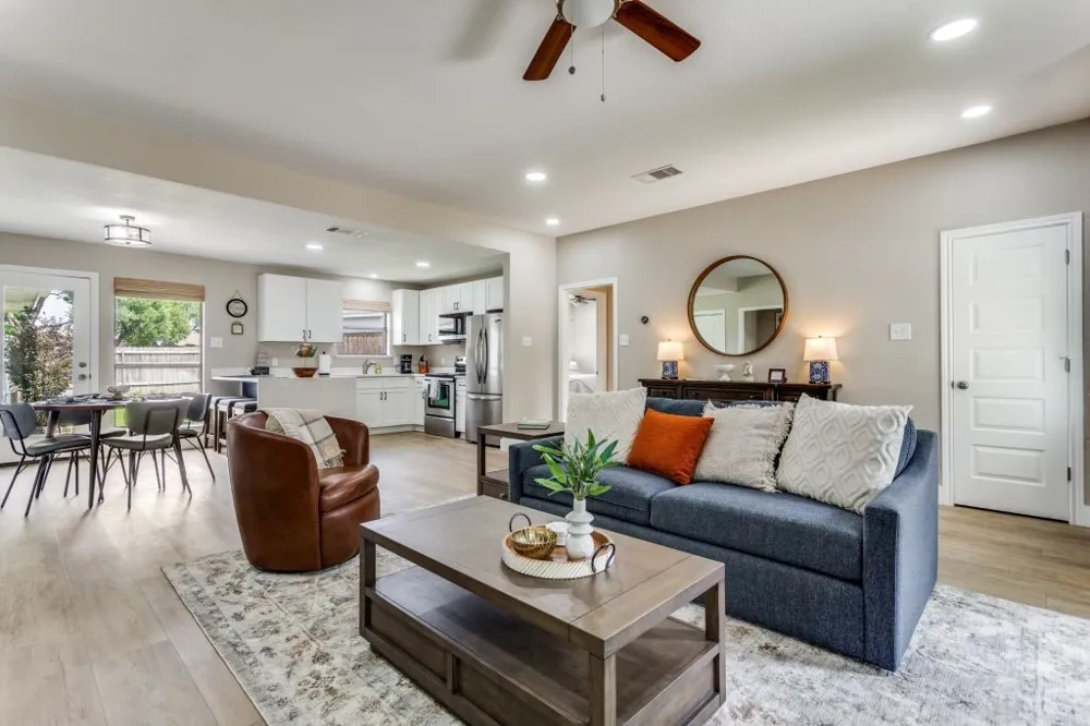 926 Hillside Lane Flower Mound, TX 75028