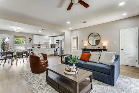 926 Hillside Lane