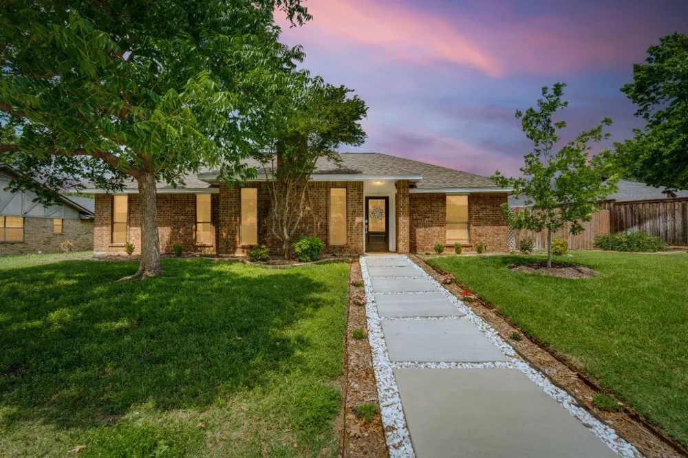 926 Hillside Lane Flower Mound, TX 75028
