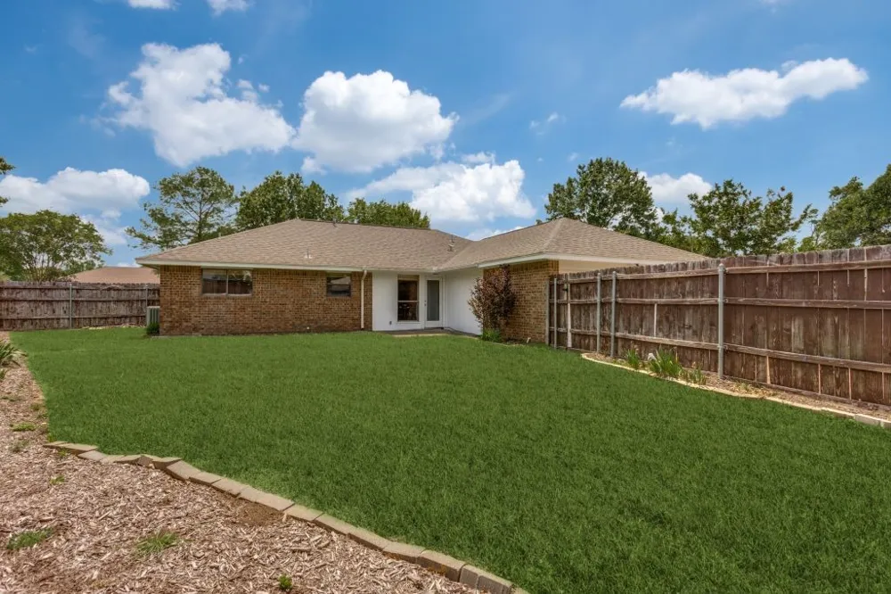 926 Hillside Lane Flower Mound, TX 75028