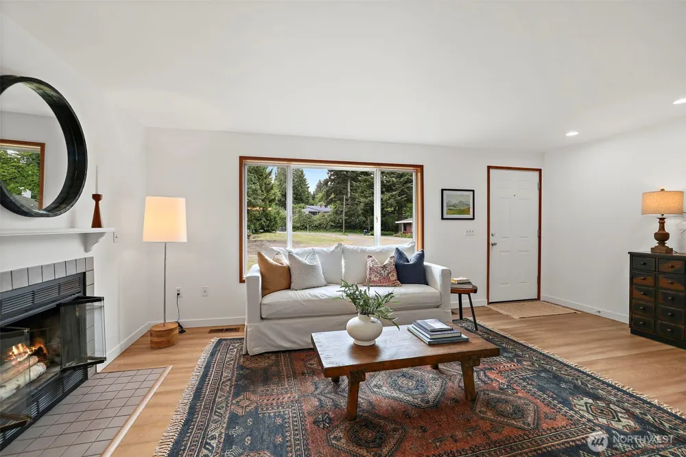 11726 8th Avenue S Burien, WA 98168